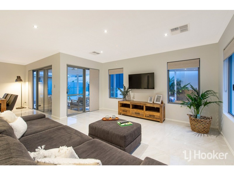 9 Crowsnest Terrace, Wannanup WA 6210