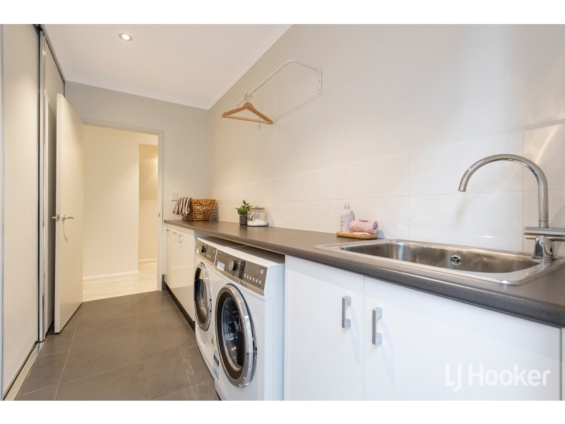 9 Crowsnest Terrace, Wannanup WA 6210