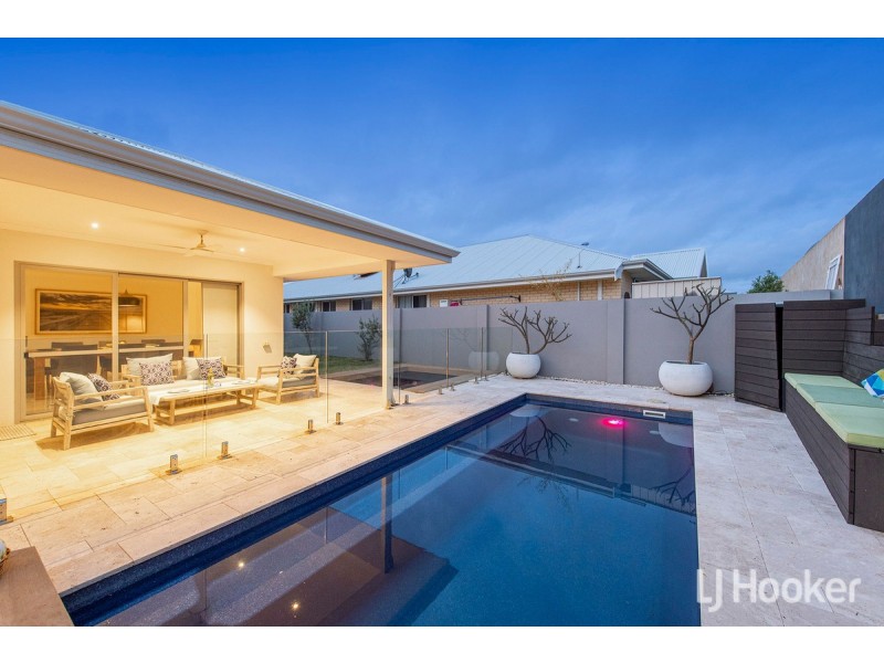 9 Crowsnest Terrace, Wannanup WA 6210