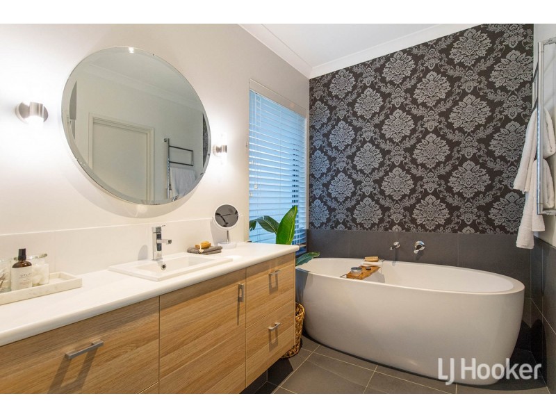 9 Crowsnest Terrace, Wannanup WA 6210