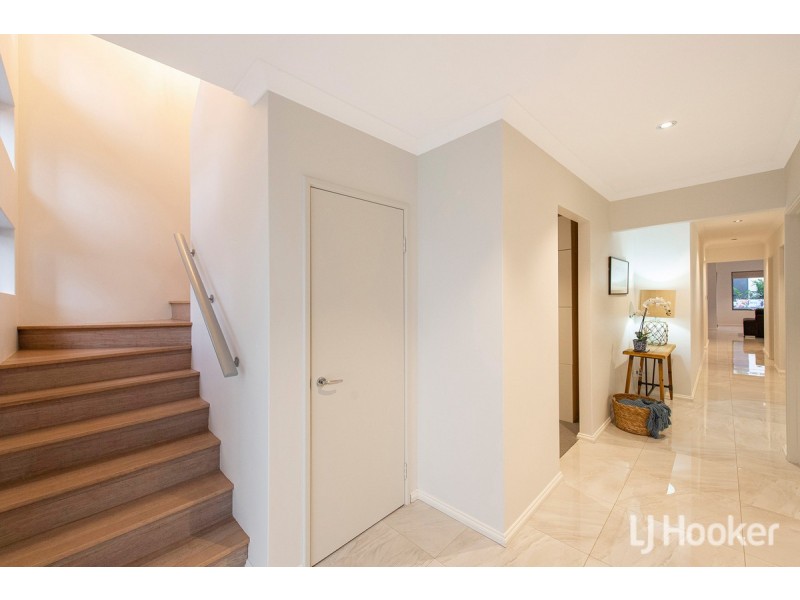 9 Crowsnest Terrace, Wannanup WA 6210