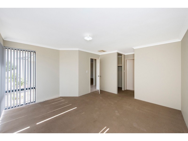 18 Albina Chase, Lakelands WA 6180