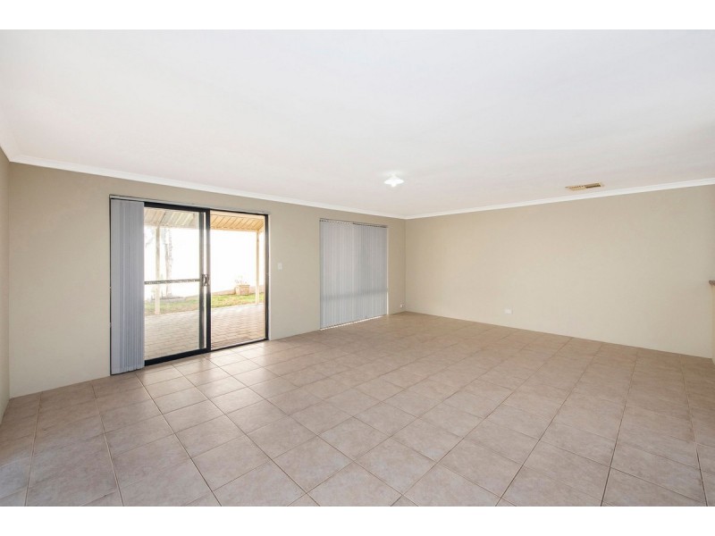 18 Albina Chase, Lakelands WA 6180