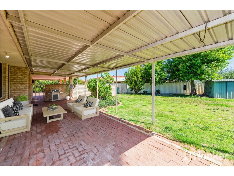 10 Monclair Court, Meadow Springs WA 6210