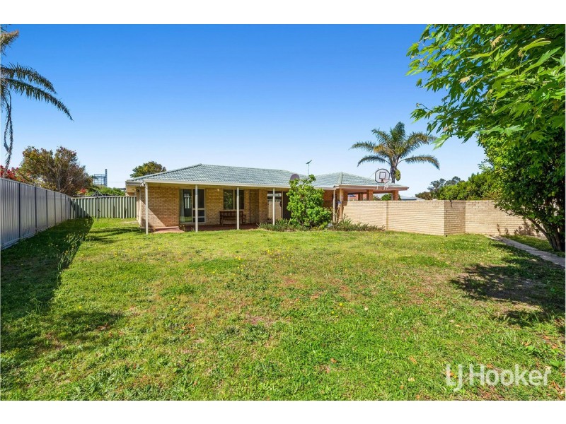 10 Monclair Court, Meadow Springs WA 6210