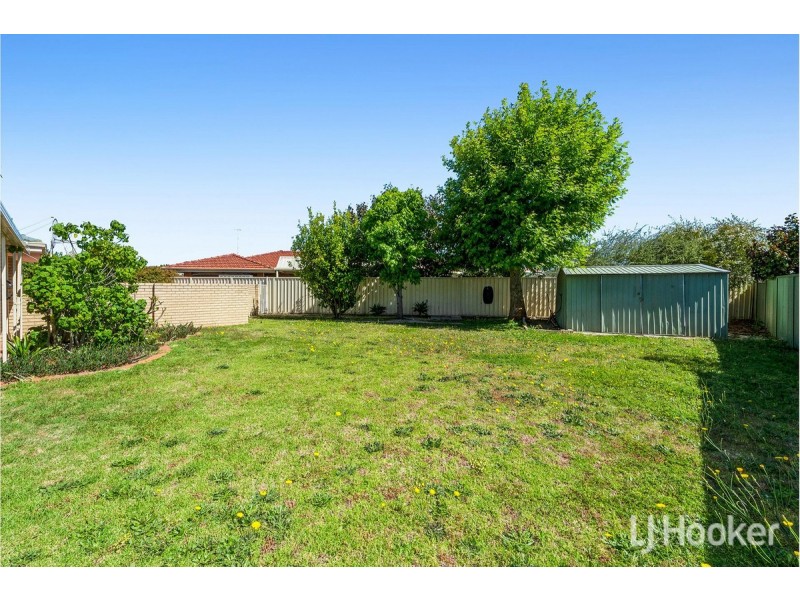 10 Monclair Court, Meadow Springs WA 6210