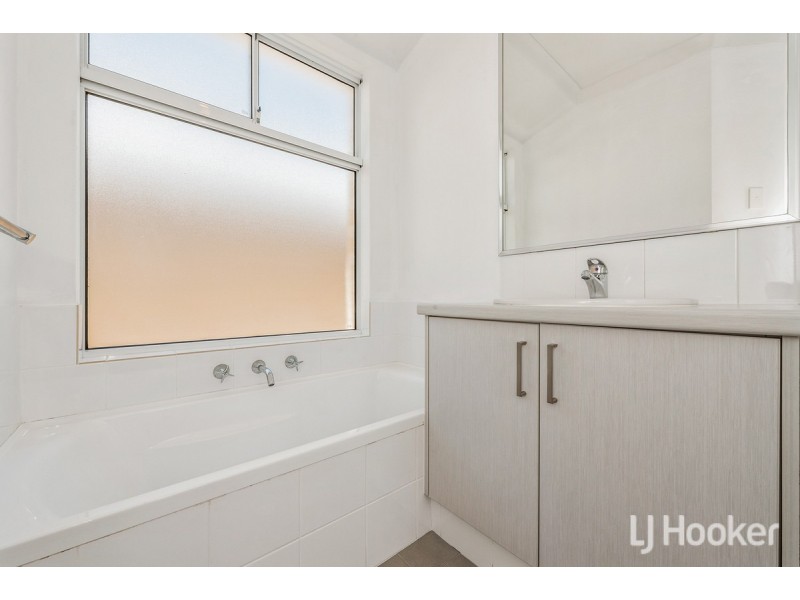 11 Charleston Street, Karnup WA 6176