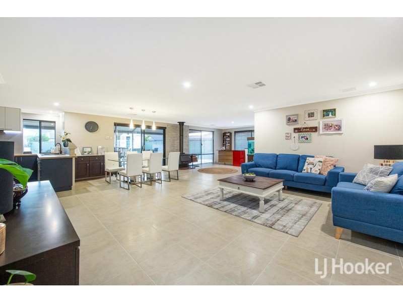 17 Cooeyup Close, Ravenswood WA 6208