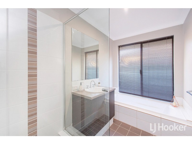 17 Cooeyup Close, Ravenswood WA 6208