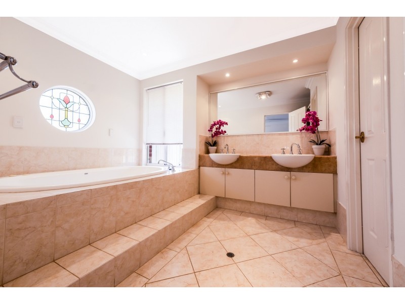 35 Grandmere Parade, Meadow Springs WA 6210