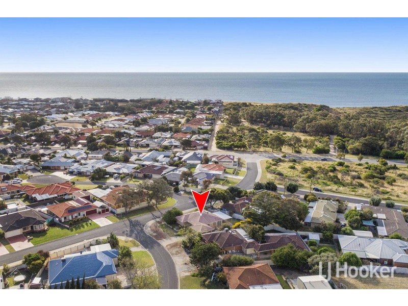 18 Magnolia Rise, Halls Head WA 6210