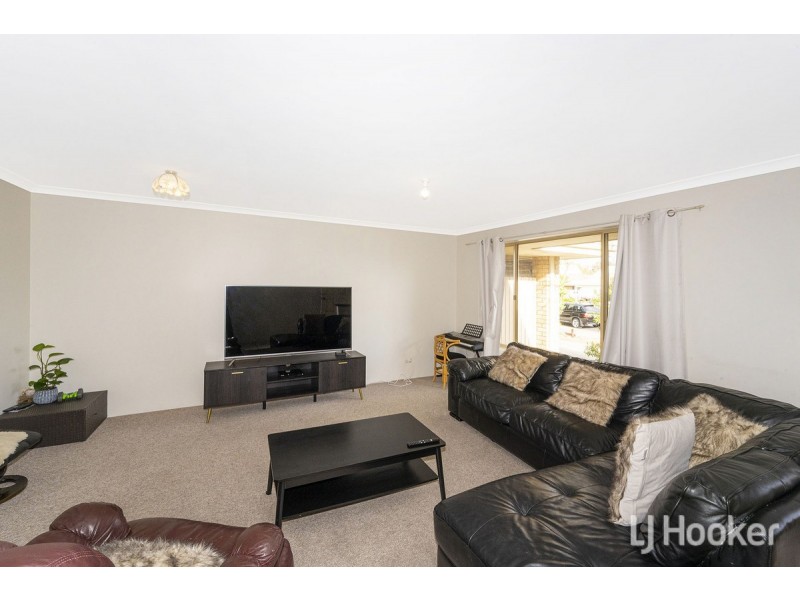 18 Magnolia Rise, Halls Head WA 6210