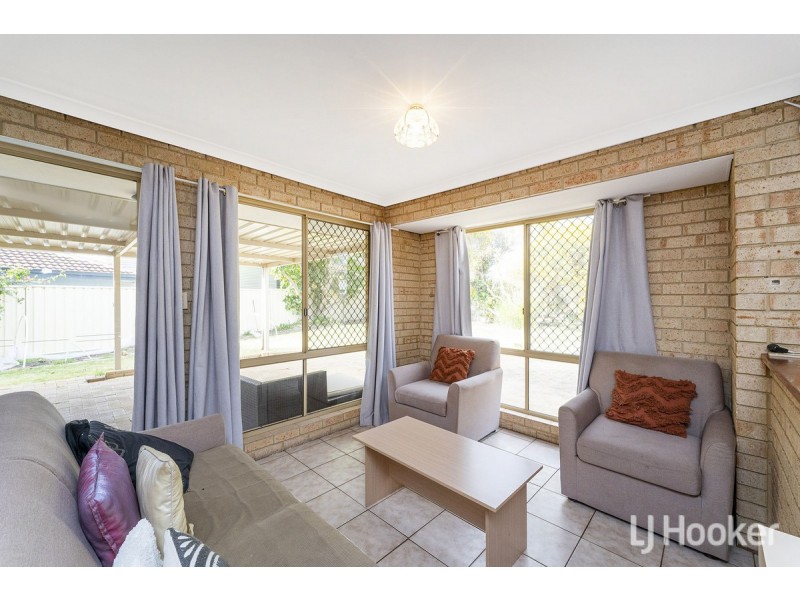 18 Magnolia Rise, Halls Head WA 6210
