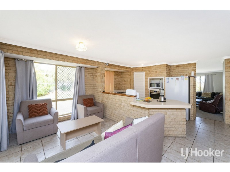 18 Magnolia Rise, Halls Head WA 6210
