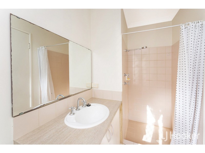 18 Magnolia Rise, Halls Head WA 6210