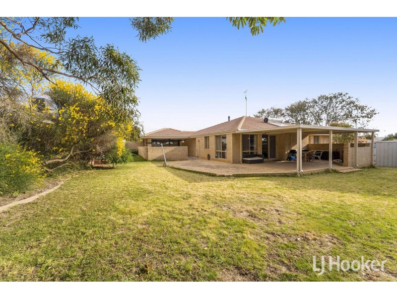 18 Magnolia Rise, Halls Head WA 6210