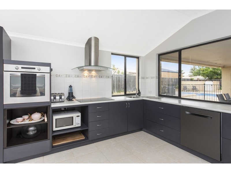 3 Lutea Road, Halls Head WA 6210