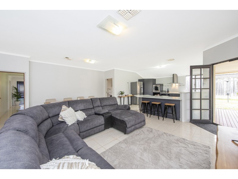 3 Lutea Road, Halls Head WA 6210