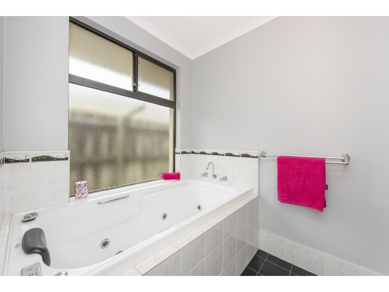 3 Lutea Road, Halls Head WA 6210