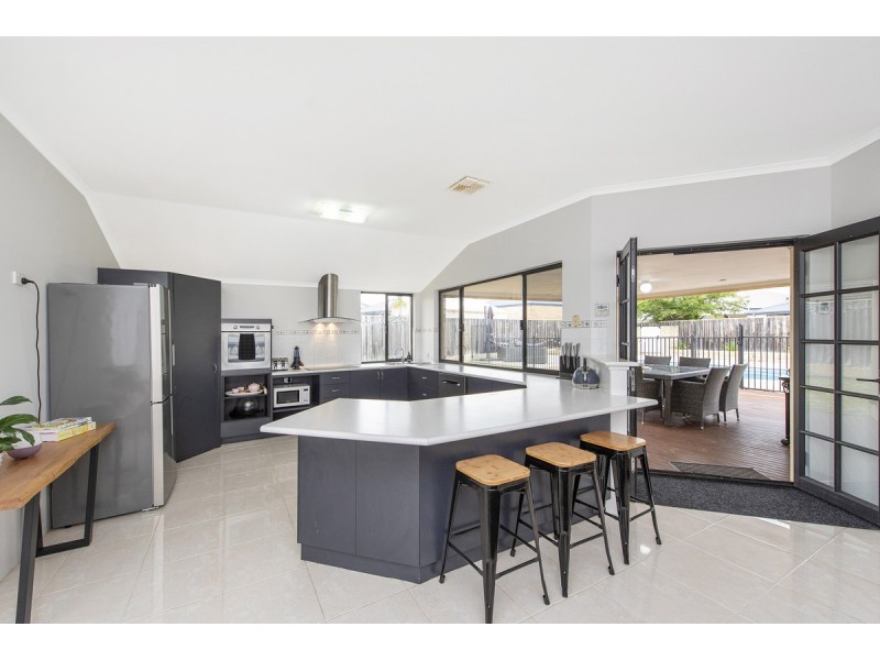 3 Lutea Road, Halls Head WA 6210