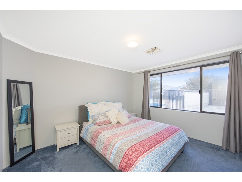 3 Lutea Road, Halls Head WA 6210