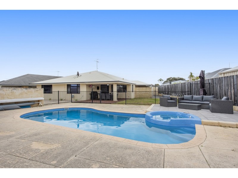 3 Lutea Road, Halls Head WA 6210