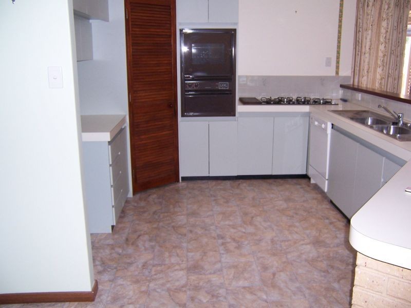 5 Muirfield Court, Halls Head WA 6210