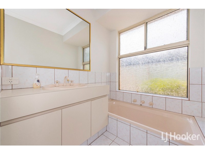 13 Amulla Court, Halls Head WA 6210