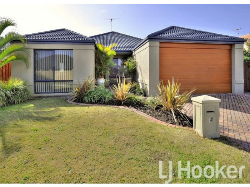 14 Whitegum Pass, Halls Head WA 6210