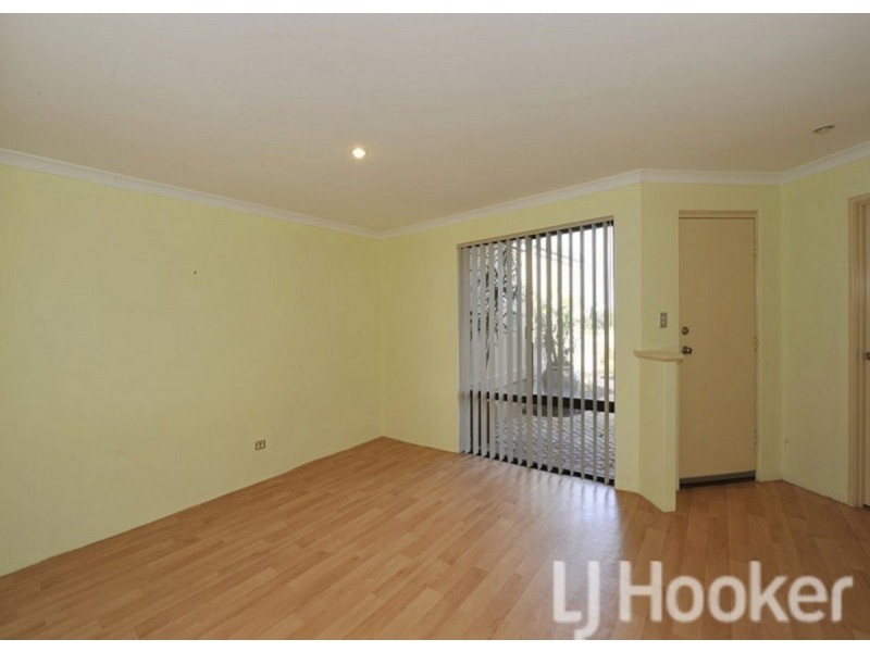 14 Whitegum Pass, Halls Head WA 6210