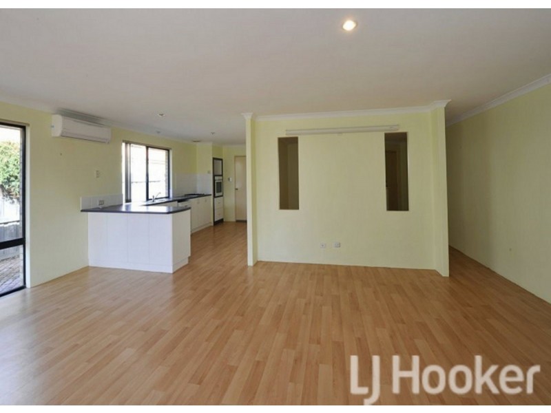 14 Whitegum Pass, Halls Head WA 6210