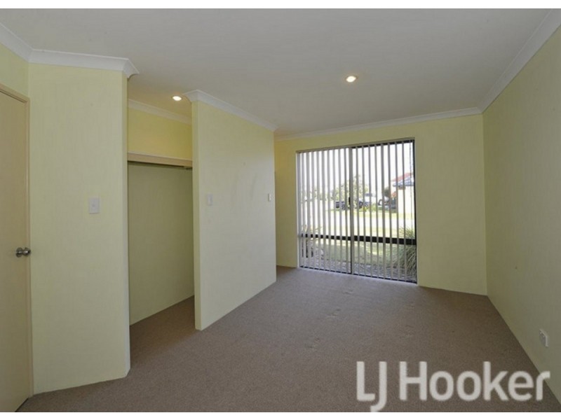 14 Whitegum Pass, Halls Head WA 6210