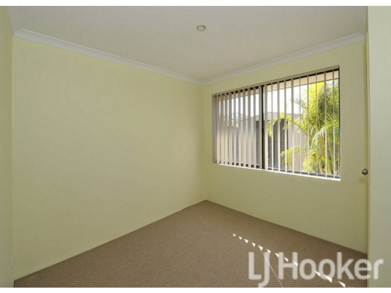 14 Whitegum Pass, Halls Head WA 6210