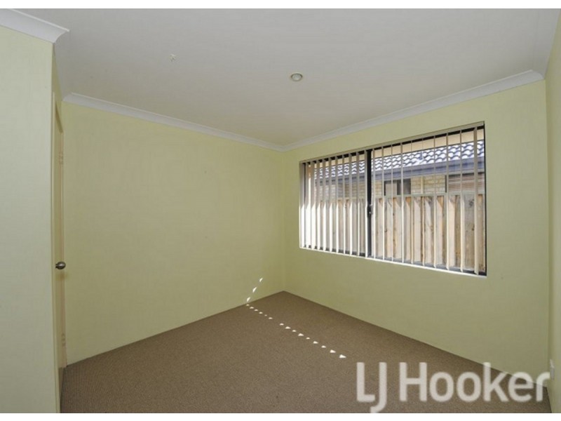 14 Whitegum Pass, Halls Head WA 6210