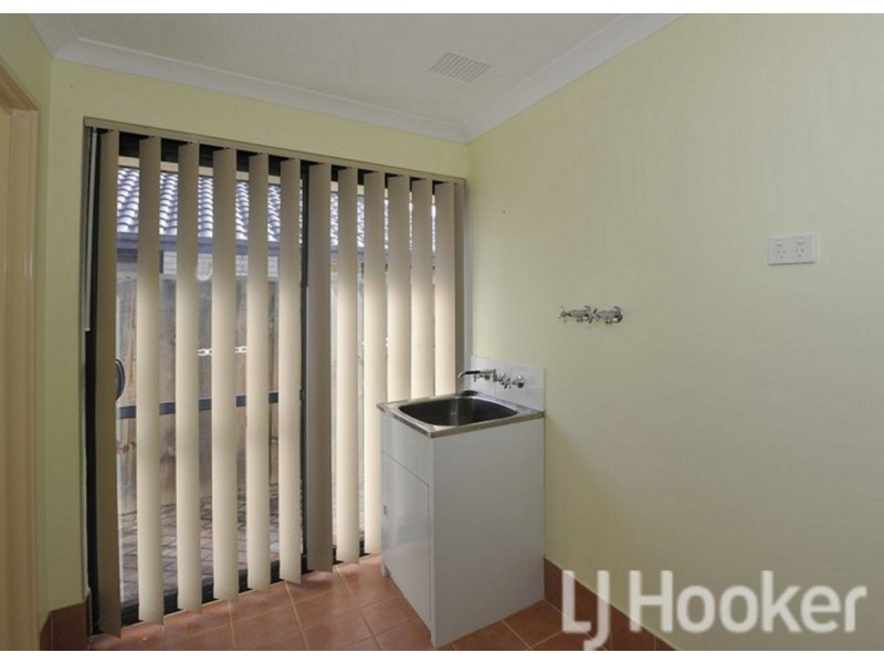 14 Whitegum Pass, Halls Head WA 6210