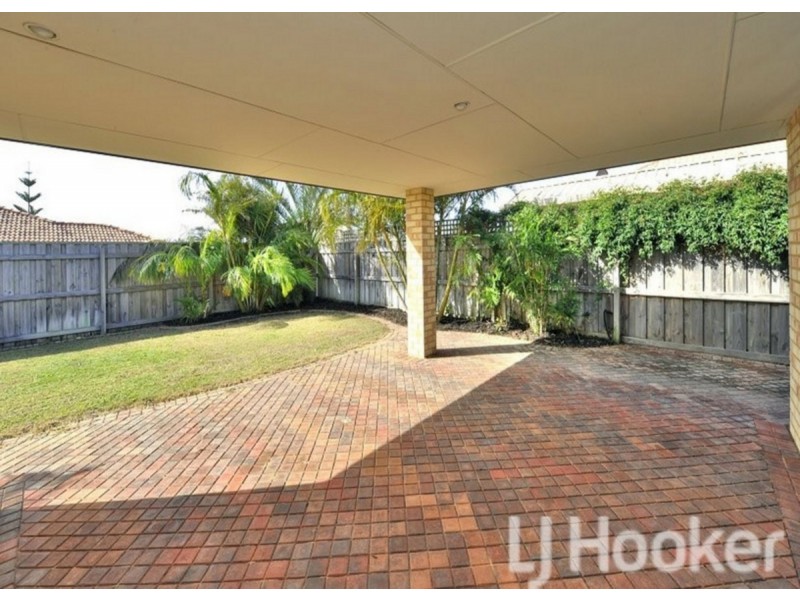 14 Whitegum Pass, Halls Head WA 6210