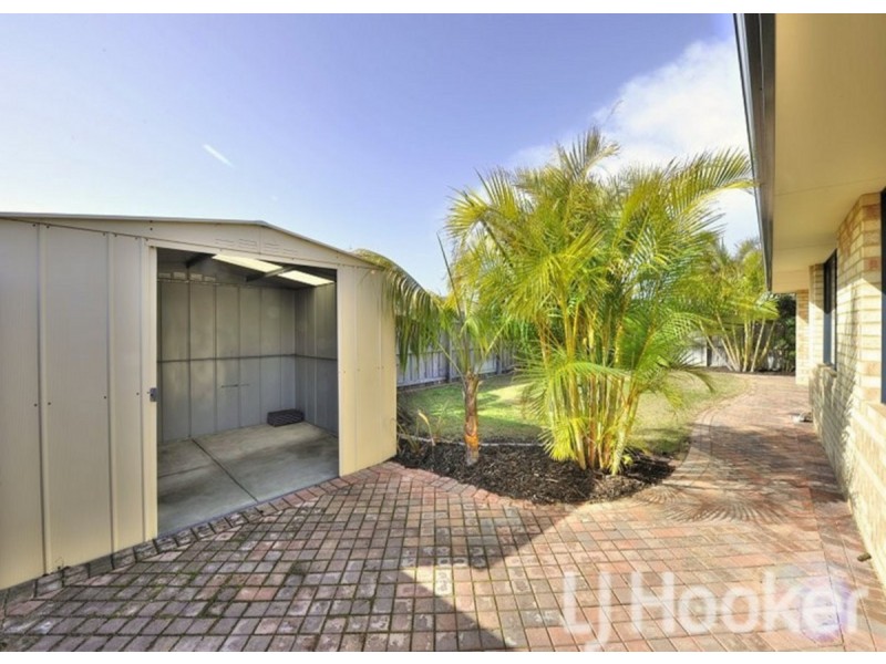 14 Whitegum Pass, Halls Head WA 6210