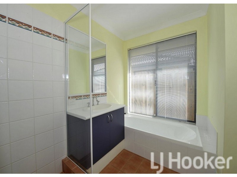 14 Whitegum Pass, Halls Head WA 6210