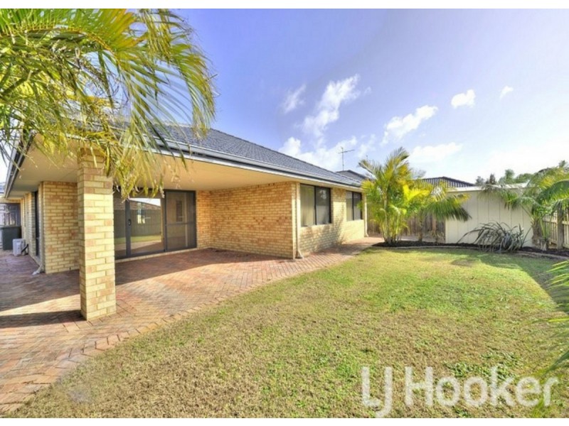 14 Whitegum Pass, Halls Head WA 6210