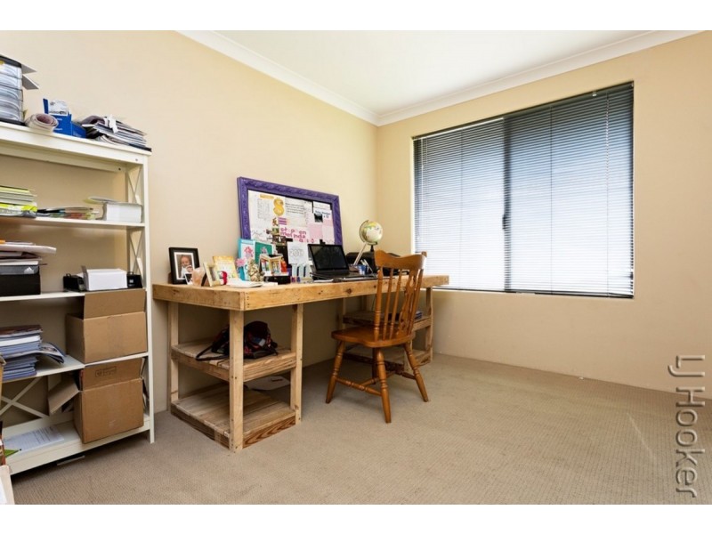 16 Heyerdahl Way, Dudley Park WA 6210