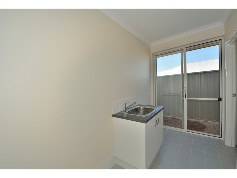 16 Azelia Approach, Madora Bay WA 6210