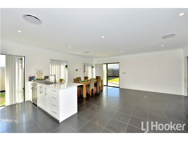 11 Lockhart Street, Coodanup WA 6210