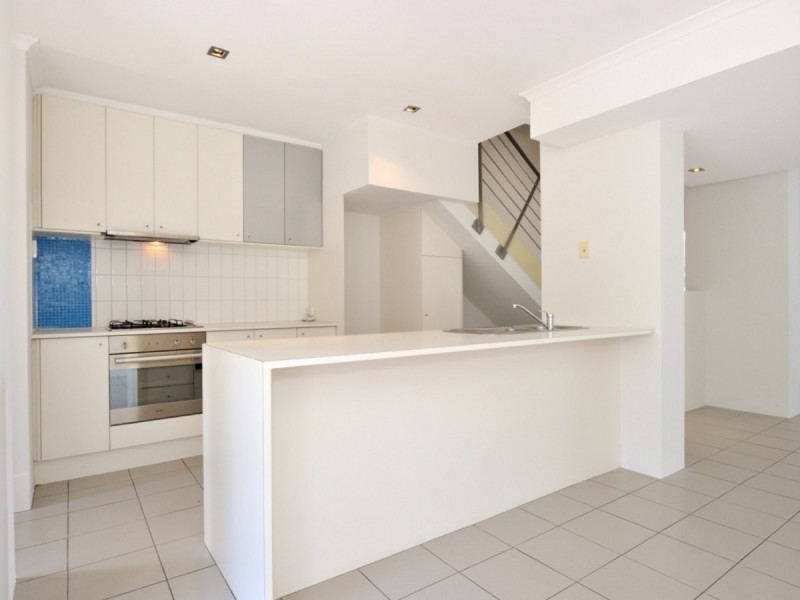 24/1 Mariners Cove Drive, Dudley Park WA 6210