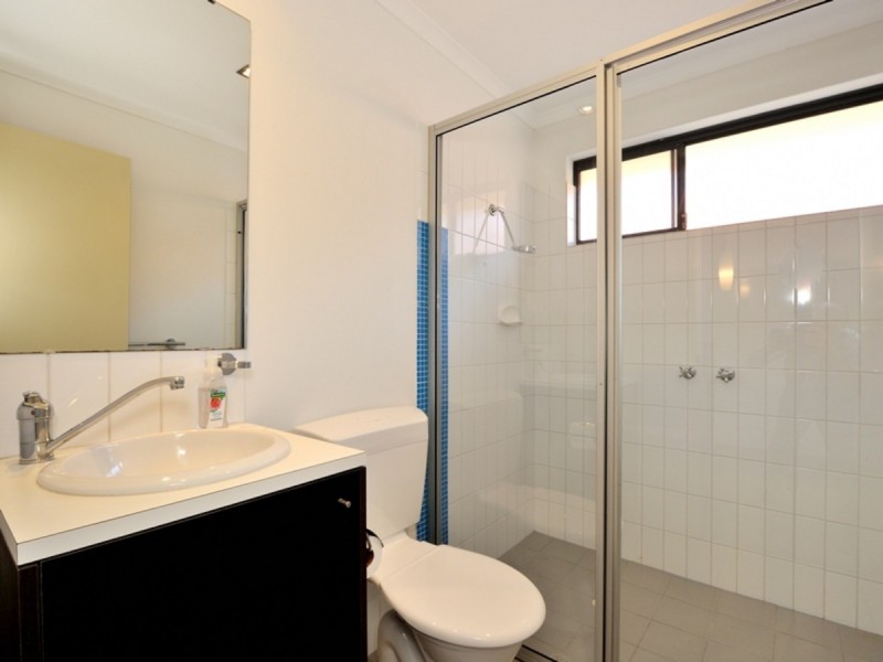 24/1 Mariners Cove Drive, Dudley Park WA 6210