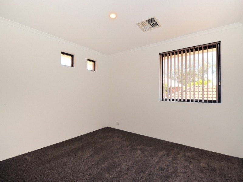 24/1 Mariners Cove Drive, Dudley Park WA 6210