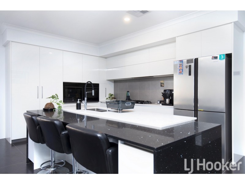 6 Delphis Way, Wannanup WA 6210