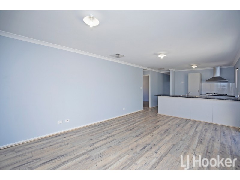 43 Warburton Trail, Lakelands WA 6180