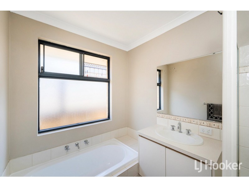 28 Camden Way, Meadow Springs WA 6210