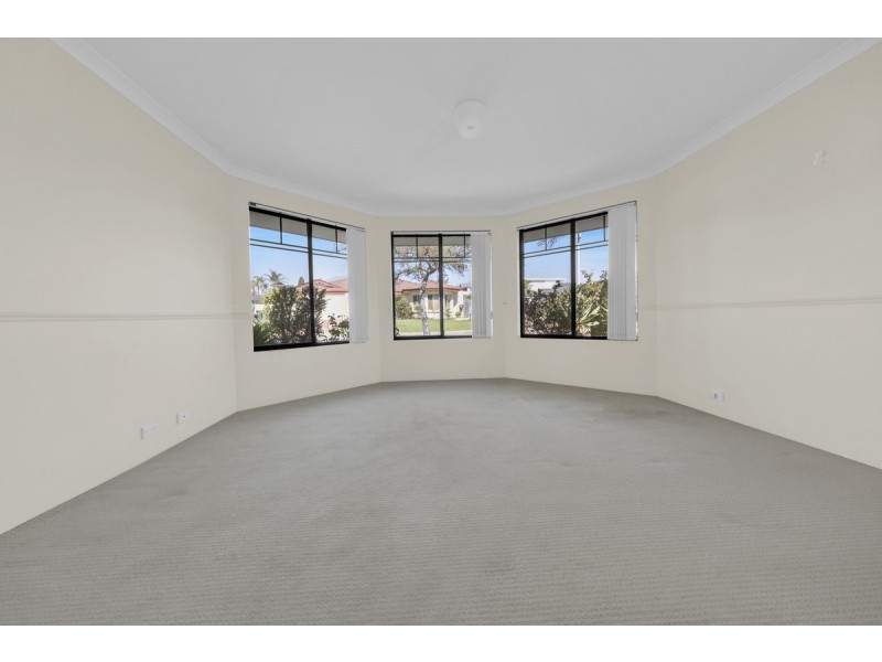 16 Seaforth Drive, Halls Head WA 6210