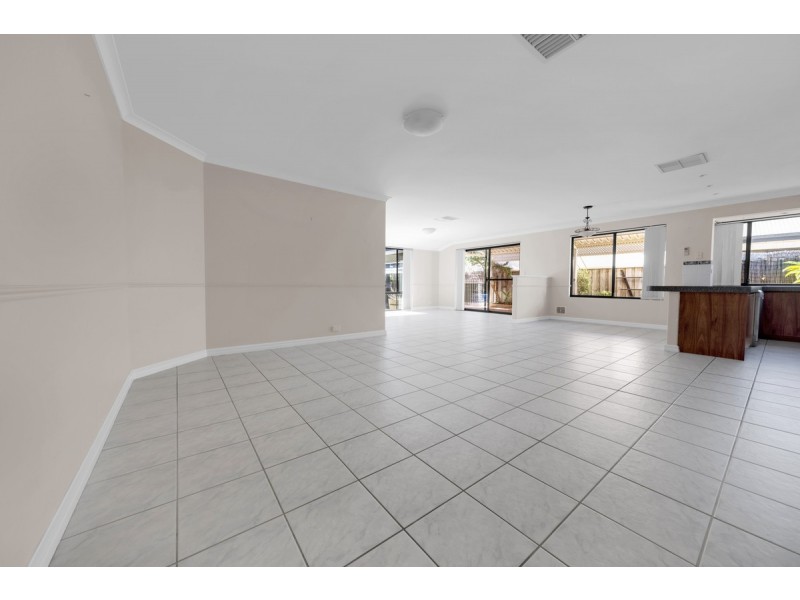 16 Seaforth Drive, Halls Head WA 6210